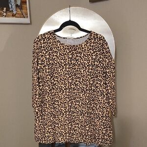 Chic Leopard Print Long Sleeve Top